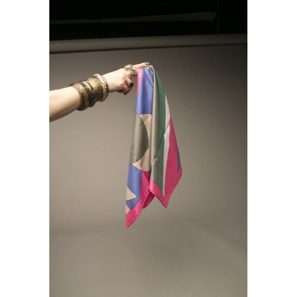 Vintage Scarf Pink Magenta Blue Green Tan Bold Head wrap Accessory - Picture 1 of 3